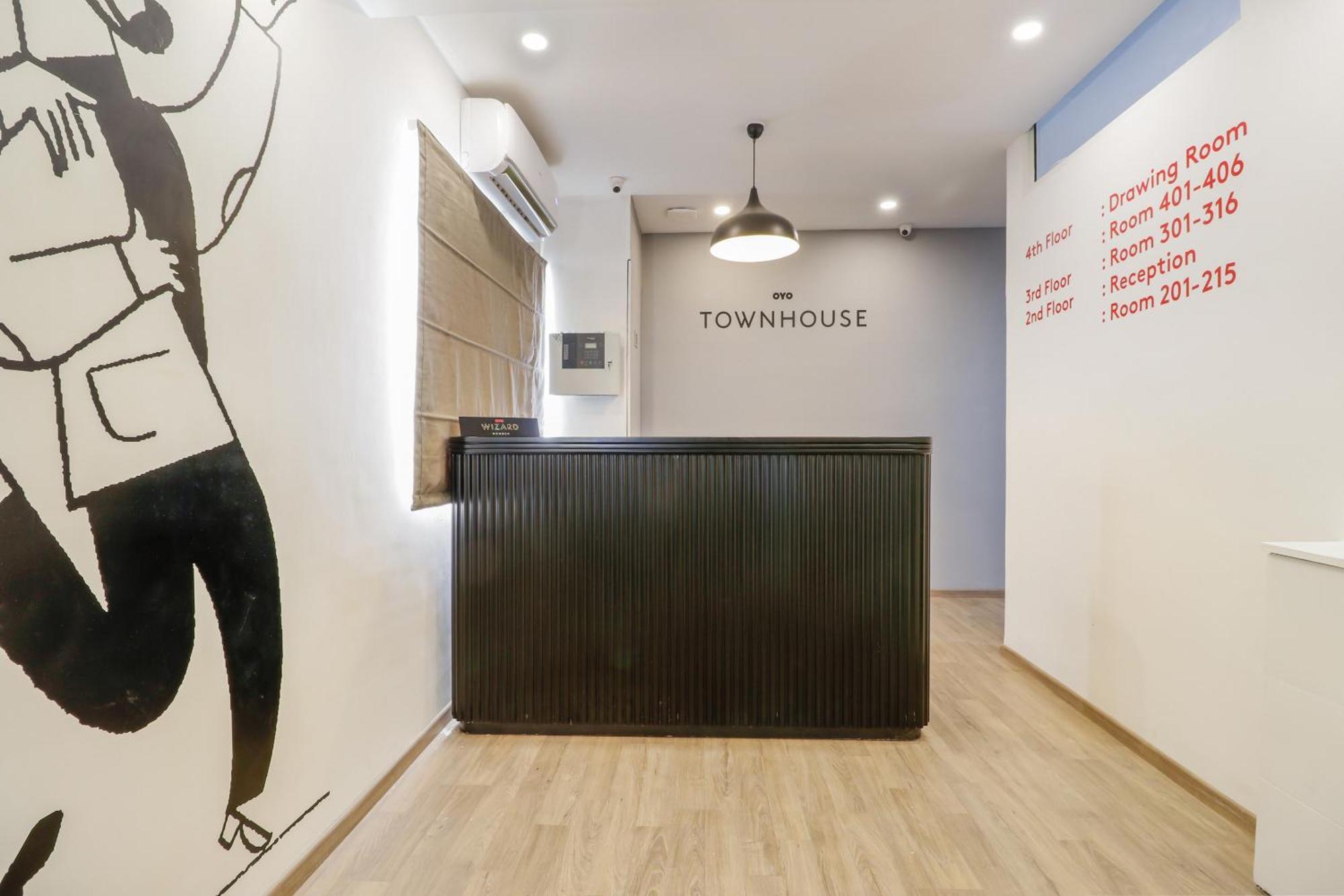 Super Townhouse The Landmark 인도르 외부 사진